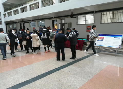 青岛工学院开展《反恐日》宣传活动