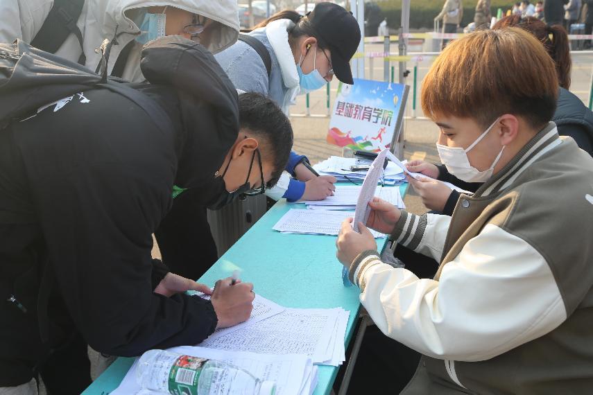 青岛工学院迎来3361名省外学生返校 青岛工学院迎来3361名省外学生返校