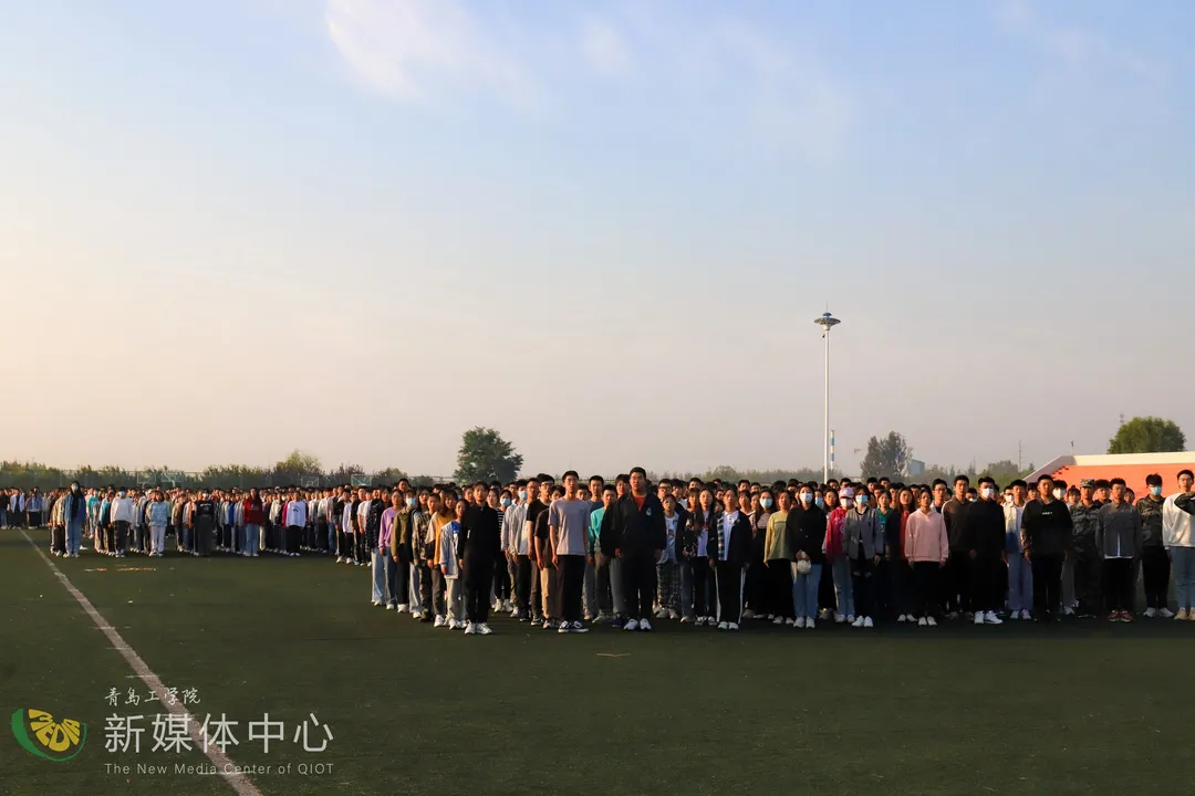 青岛工学院国旗下同上一堂爱国主义思政课 青岛工学院国旗下同上一堂爱国主义思政课