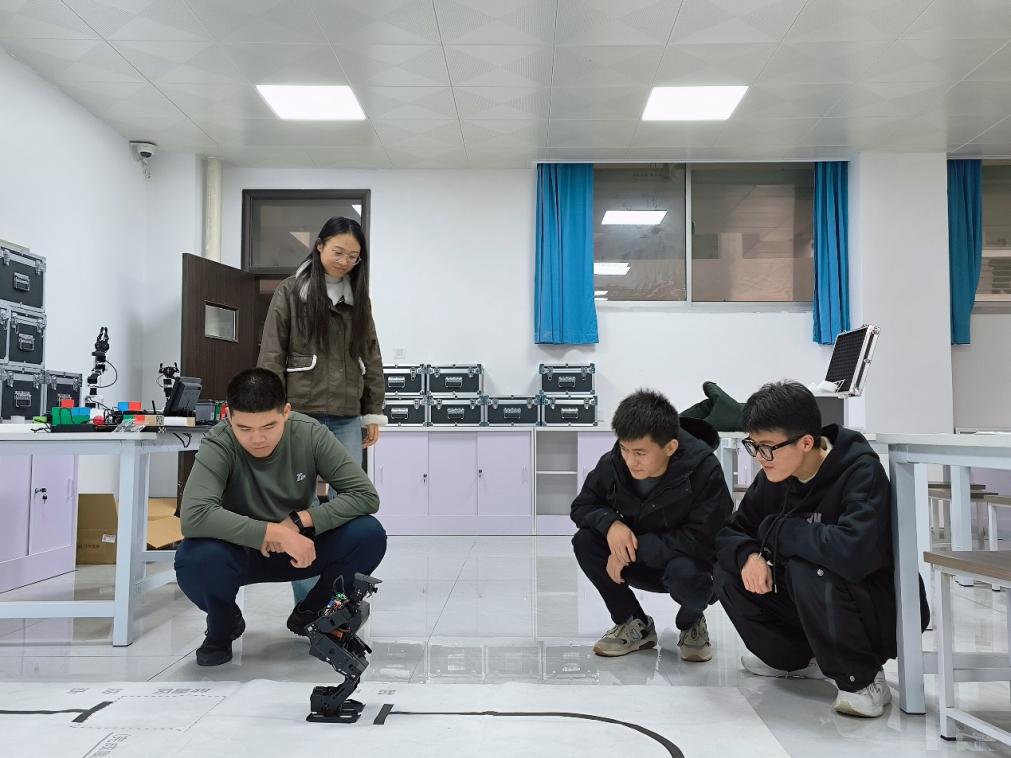 探秘科技——青岛工学院人工智能实验室开放日 探秘科技——青岛工学院人工智能实验室开放日