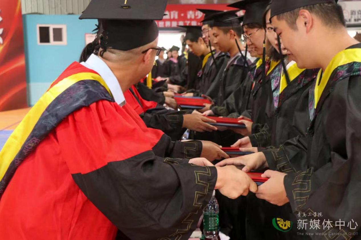 青岛工学院举行2023届毕业生毕业典礼暨学位授予仪式 青岛工学院举行2023届毕业生毕业典礼暨学位授予仪式