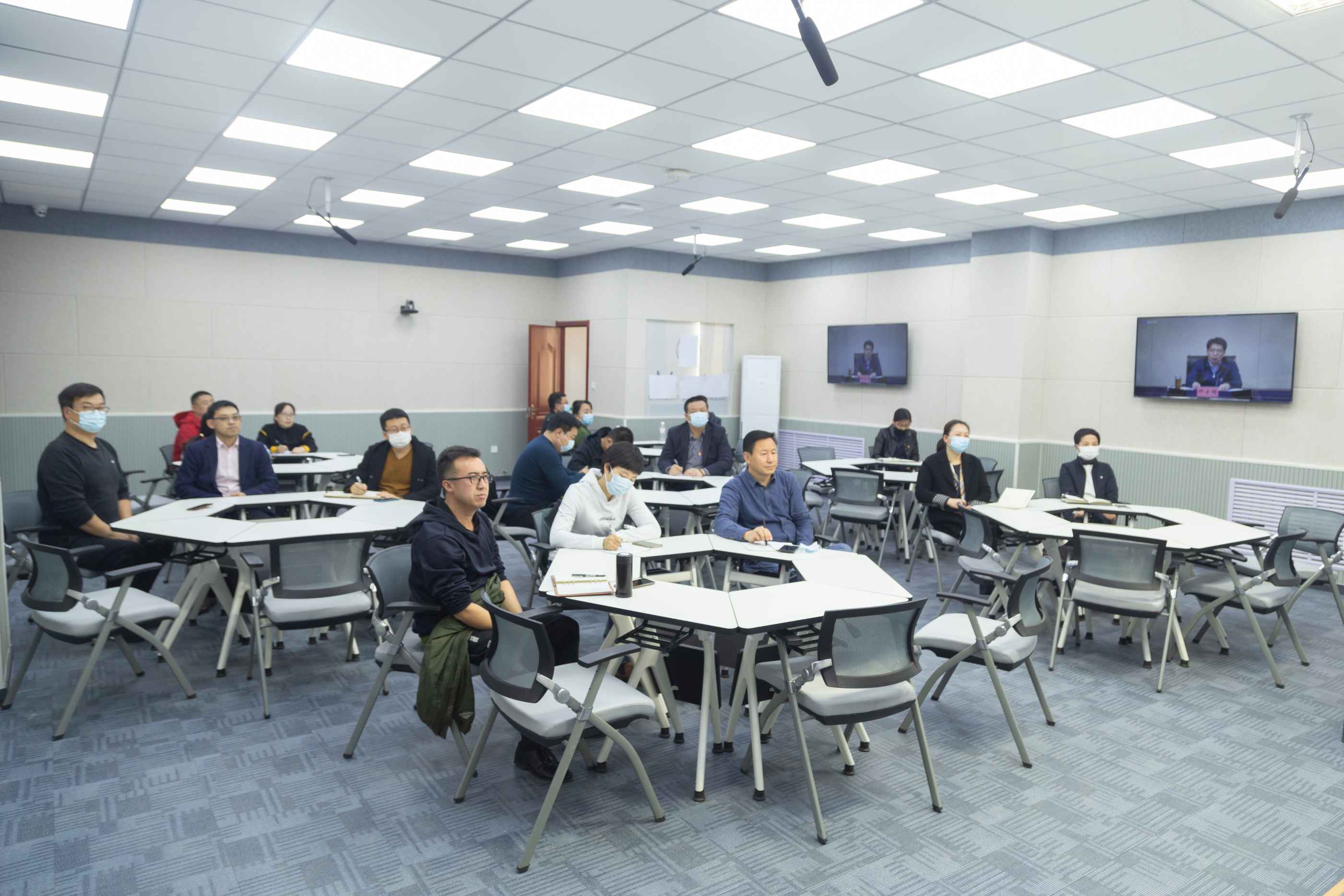 我校组织收听收看2021 年全省教育系统全面从严治党工作视频会议 我校组织收听收看2021 年全省教育系统全面从严治党工作视频会议