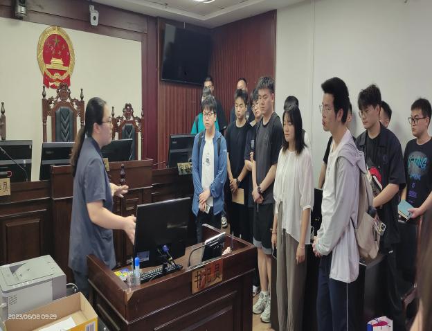 高校师生进法院 法制教育零距离 高校师生进法院 法制教育零距离