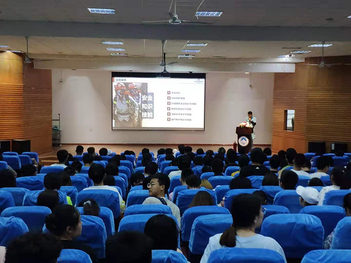 预防工伤讲座培训活动走进青岛工学院