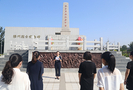 校党委组织开展中国人民抗日战争暨世界反法西斯战争胜利75周年烈士陵园纪念活动