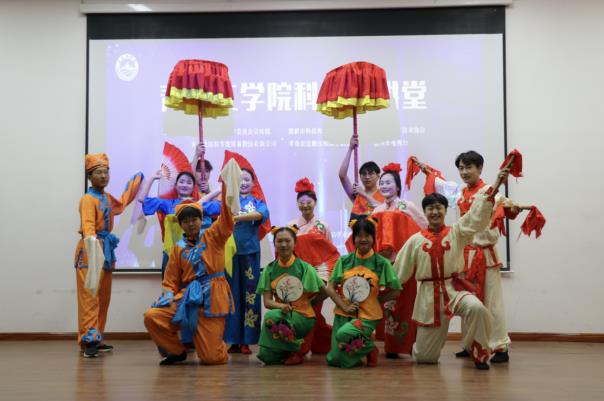 青岛工学院隆重举办“科普大讲堂”活动 青岛工学院隆重举办“科普大讲堂”活动