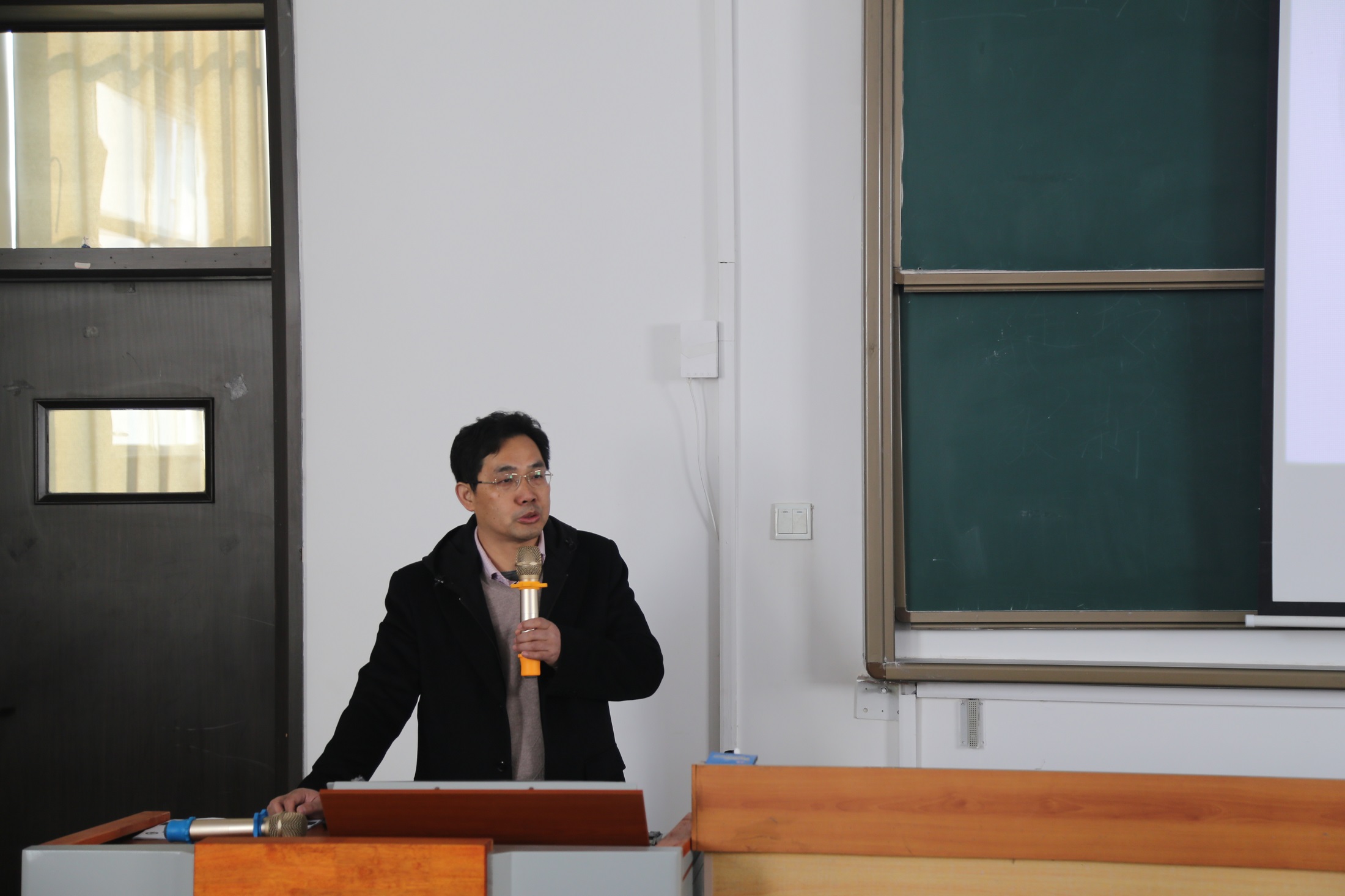 青岛工学院召开2021-2022学年第二学期开学前全校教职工培训会——科研课题研究与申报专题 青岛工学院召开2021-2022学年第二学期开学前全校教职工培训会——科研课题研究与申报专题