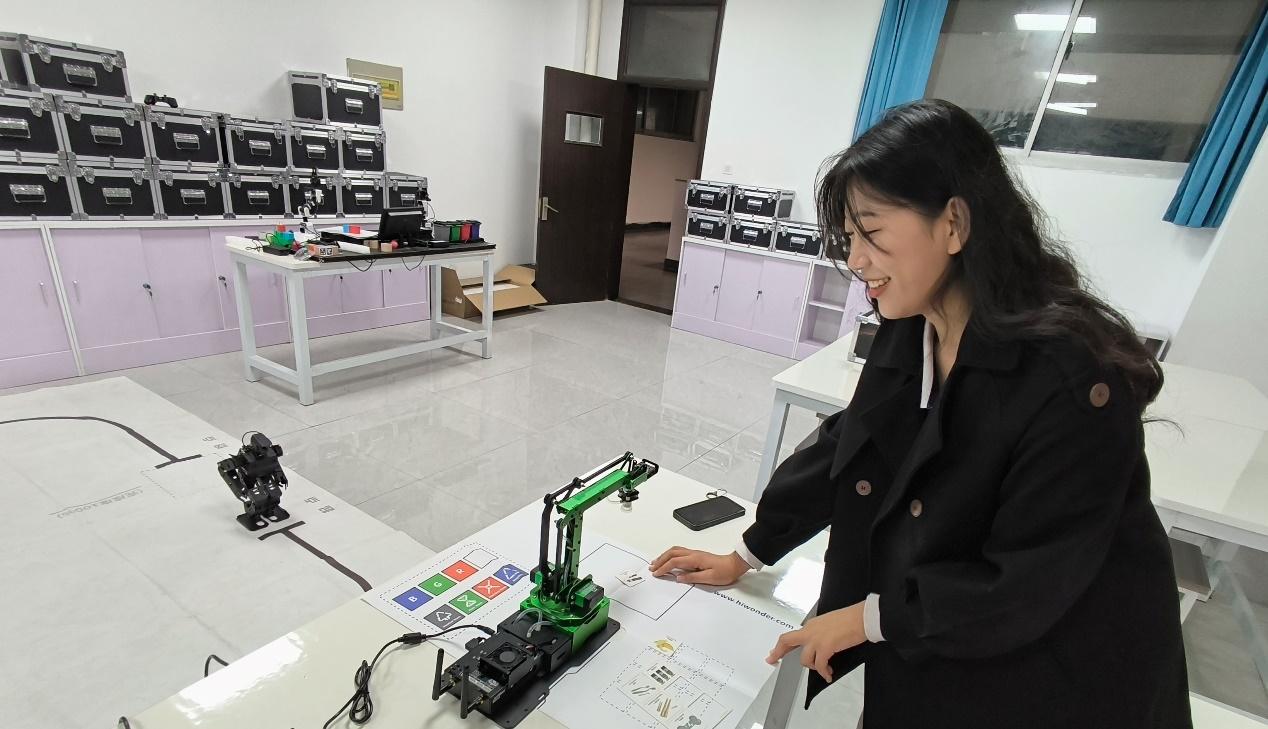 探秘科技——青岛工学院人工智能实验室开放日 探秘科技——青岛工学院人工智能实验室开放日